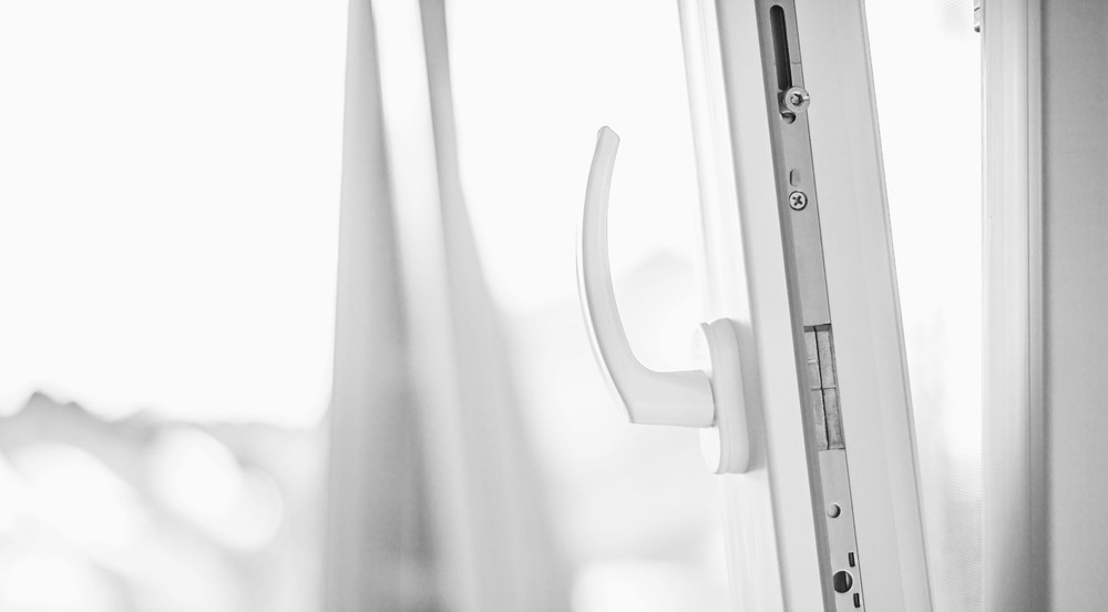 铝合金门窗五金件的防护措施